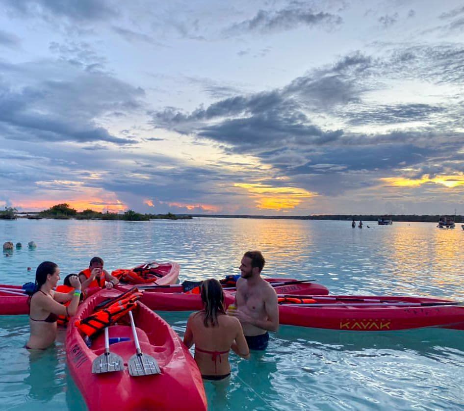 Atardecer en kayak en la Laguna de Bacalar